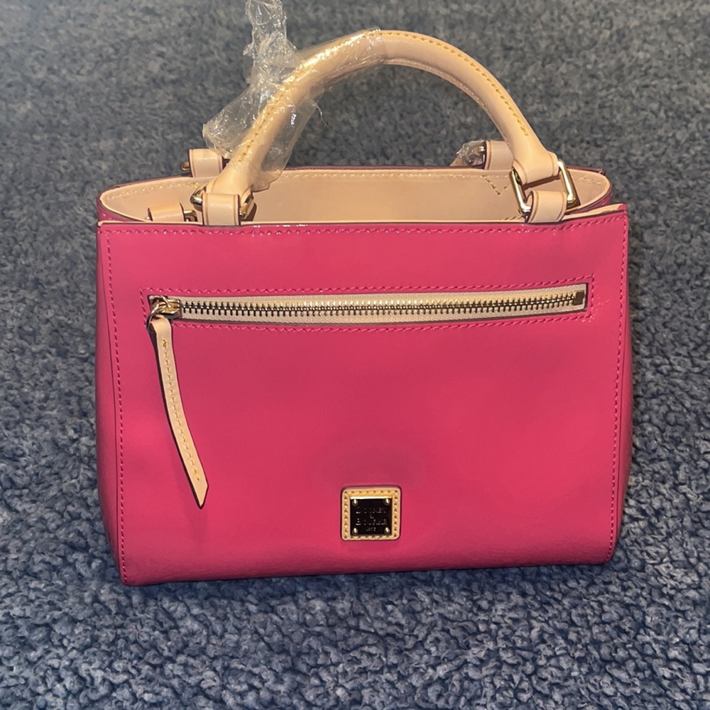 NWOT Dooney & Bourke Medium Leather Satchel